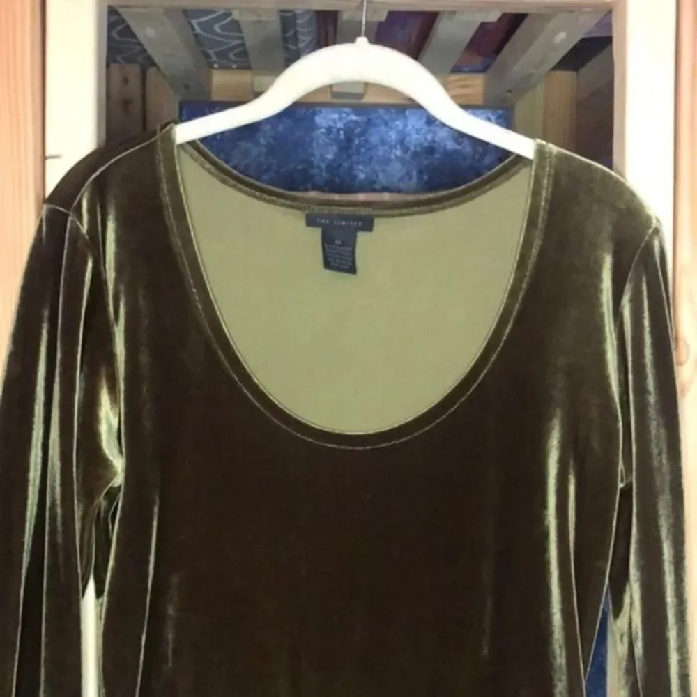 179. 5/$25 Vintage 90’s The Limited Velvet Top (M) - Picture 4 of 8